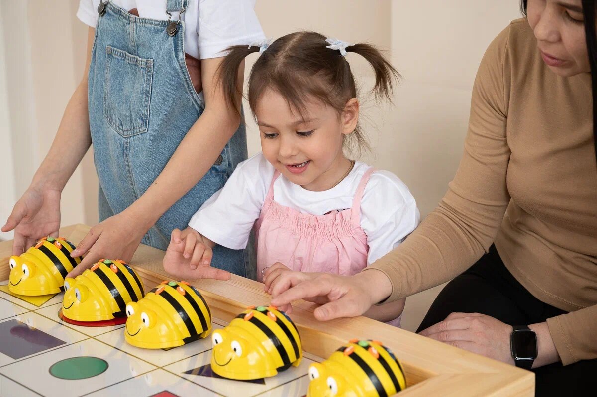 Лого-робот Пчелка (USB-кабель) Bee-Bot Источник: prioritet1.com