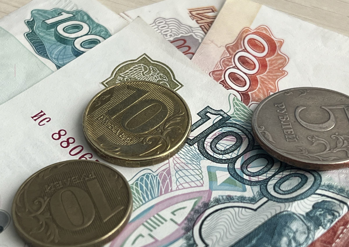   Средняя зарплата растет быстрее инфляции, но это относится не ко всем