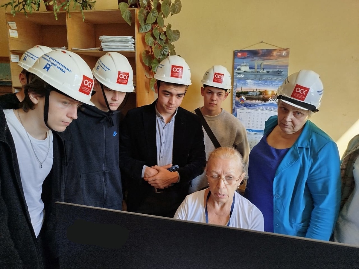 Невский судостроительно-судоремонтный завод ОСК познакомил студентов с технологией раскроя металла