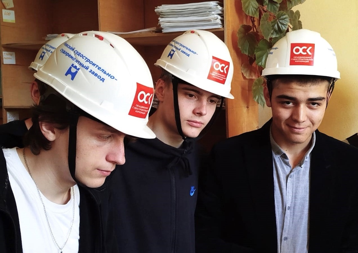 Невский судостроительно-судоремонтный завод ОСК познакомил студентов с технологией раскроя металла