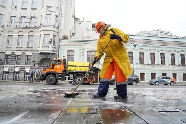    Зачем улицы Москвы мыли шампунем?