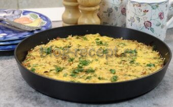 Капустная запеканка с яичной заливкой под сыром