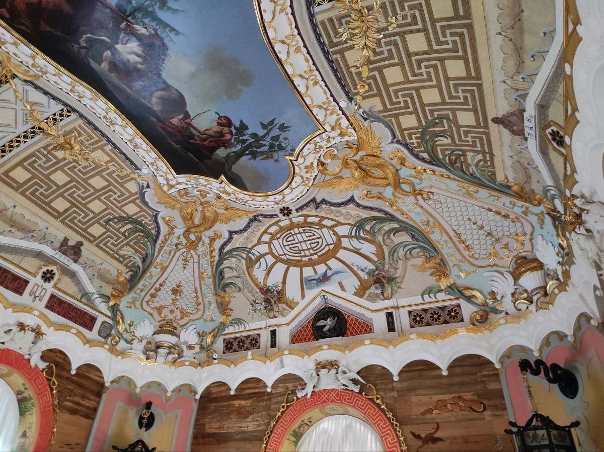 Китайский дворец - хорош не только потолком, но примерно всем / фото мое
