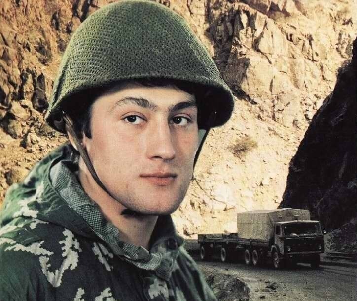 Нет в Инете ни одной фотографии нашего героя в Афганистане. Вот только что удалось найти. Фото Яндекс.Картинки. 