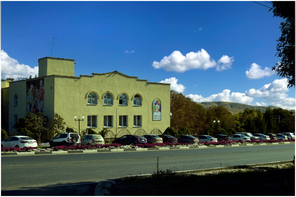 Подготовлена площадка для парковки автомобилей у детской больницы города Вольска.