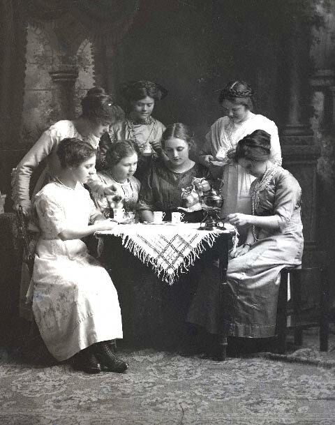 Викторианские считыватели чайных листьев