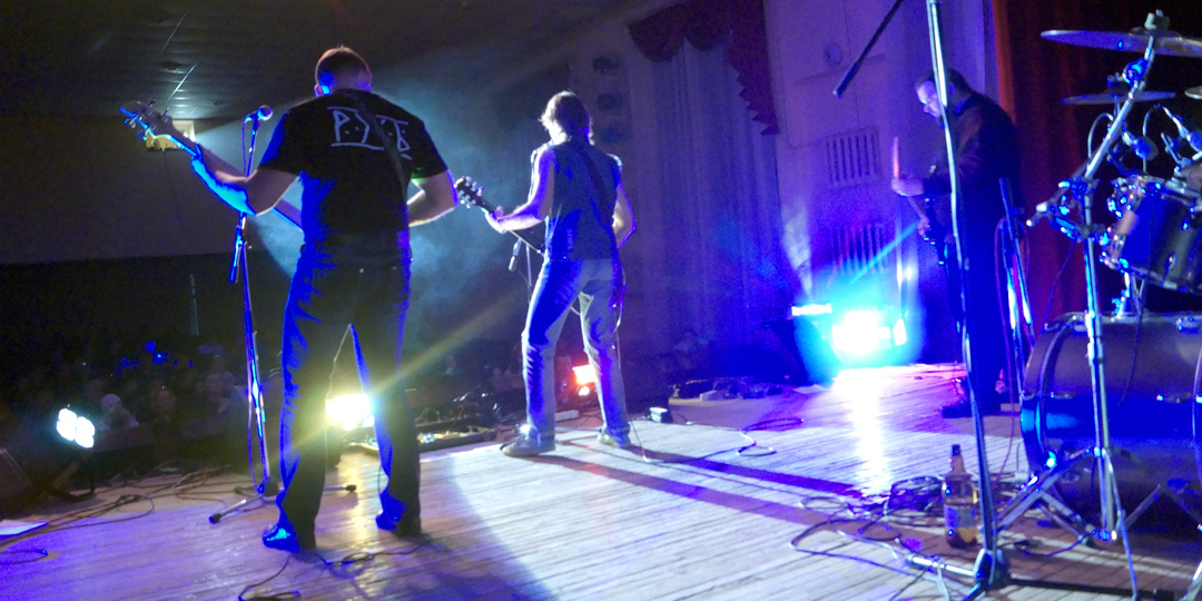 The PLAN на переднем плане.