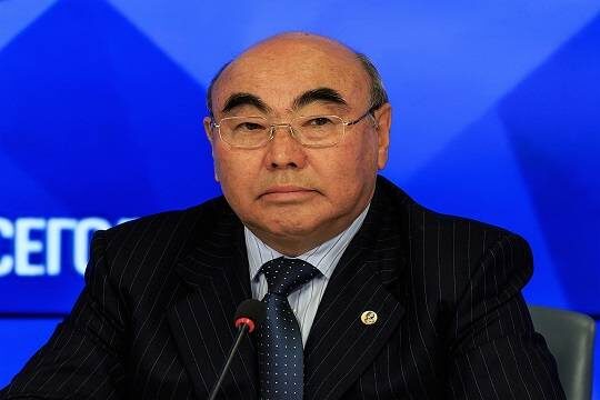    Киргизский парламент отказывается вернуть Аскару Акаеву статус экс-президента