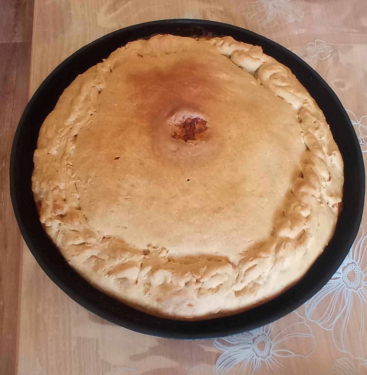 Пирог с мясом и картофелем в духовке