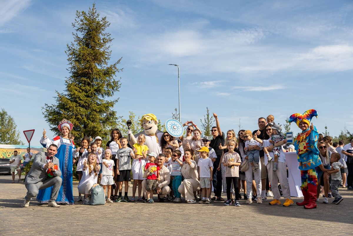 В поселке постоянно живут много семей с детьми разных возрастов