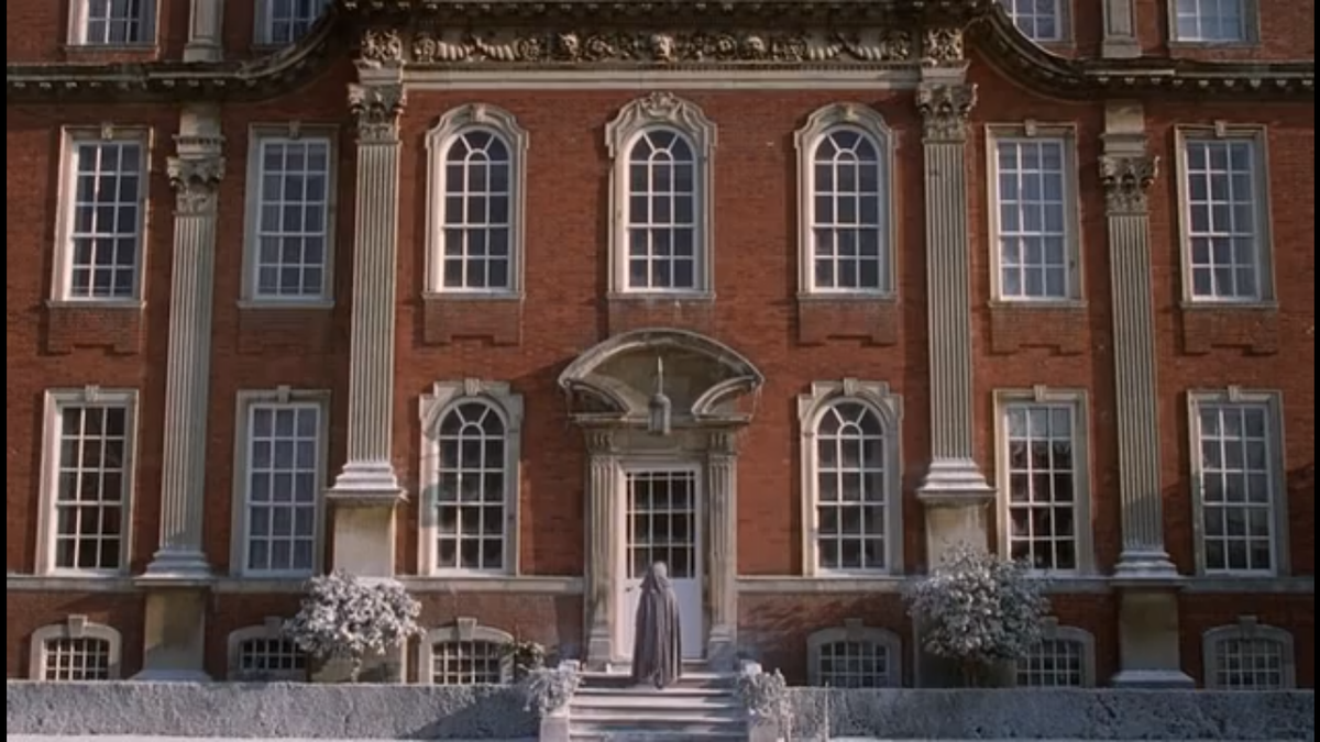 В книге Джейн пришлось ждать, когда у миссис Гардинер появятся дела в Вестминстере — только тогда она смогла поехать туда вместе с тётей, чтобы нанести визит мисс Бингли на Гросвенор стрит.