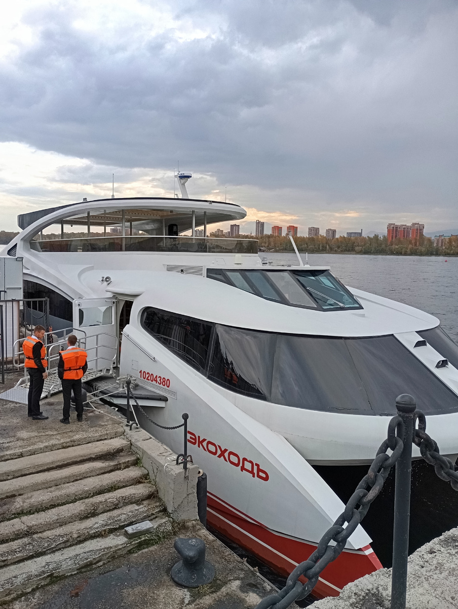 Экоход. Современный, комфортный и очень тихий прогулочный катамаран