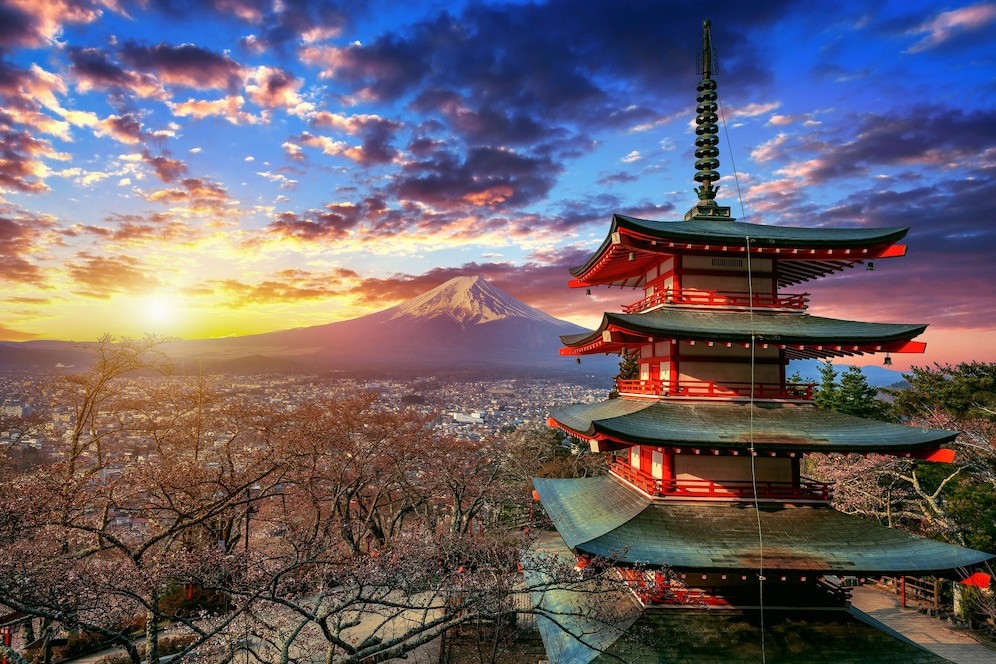 Источник: https://img.freepik.com/free-photo/chureito-pagoda-fuji-mountain-sunset-japan_335224-200.jpg?t=st=1741967615~exp=1741971215~hmac=b1cfbc6b74c0fa45faae1977c35507d9a9fa0dc37bd889117650faa87a28c6d7&w=996