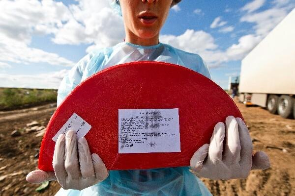    © fishki.net/anti/1621432-zachem-unichtozhat-sankcionnye-produkty.html