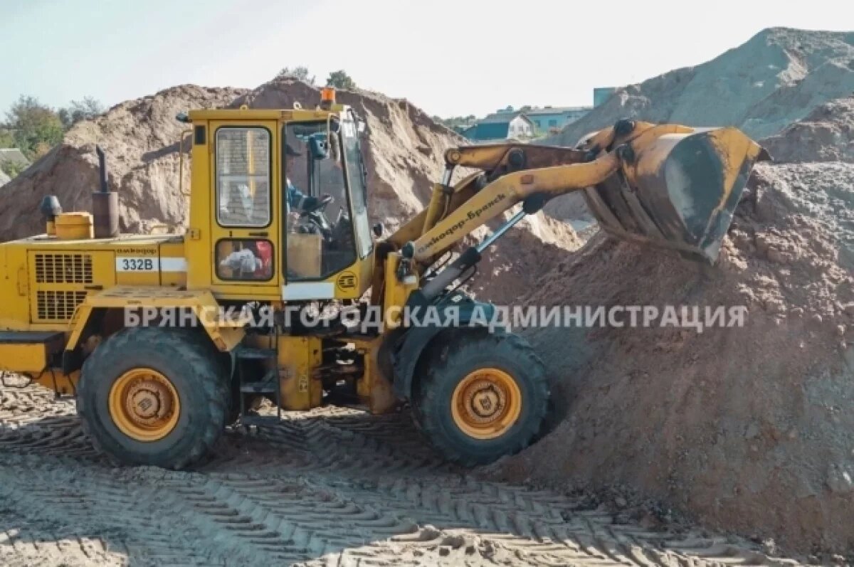    Более 25000 кубометров песко-соляной смеси запасли к зиме дорожники Брянска