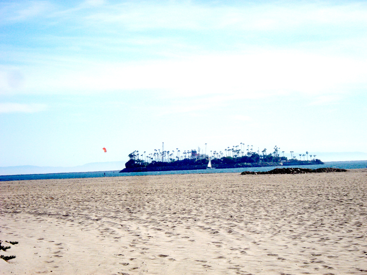 Обширный пляж