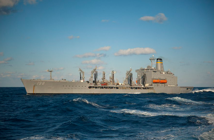 Военный танкер USNS Big Horn может первым кораблем эскадры, списанным после операции на Ближнем Востоке. Фото ВМС США