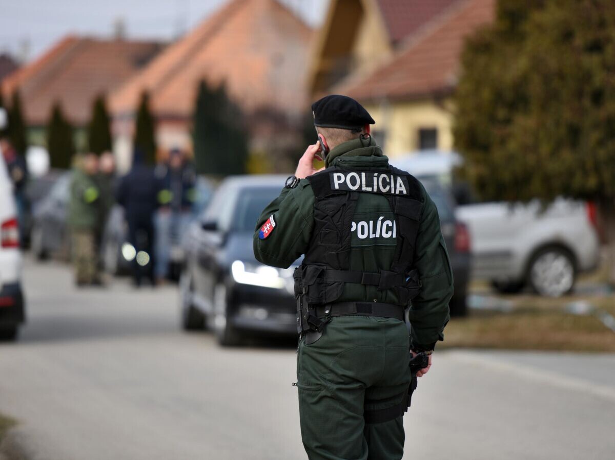    Словацкий полицейский© AP Photo / Lukas Grinaj