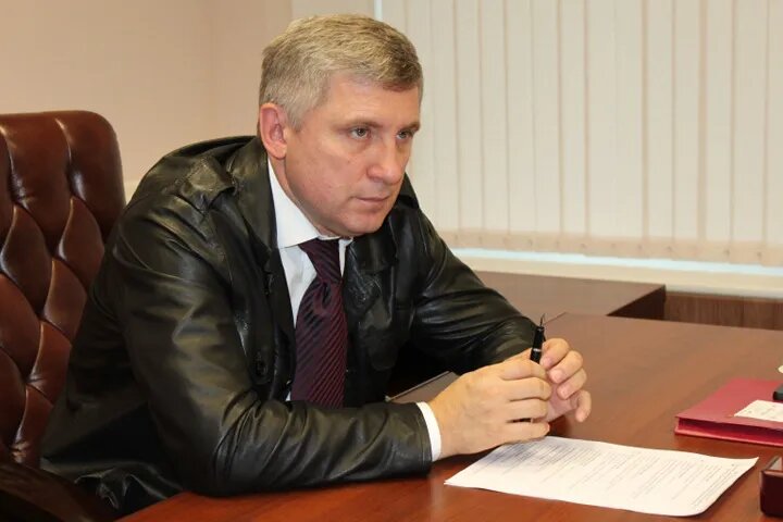 Александр Дмитриевич Никитин. Тот самый, который с братом олимпионика Александра Тихонова чаёк попивал. 