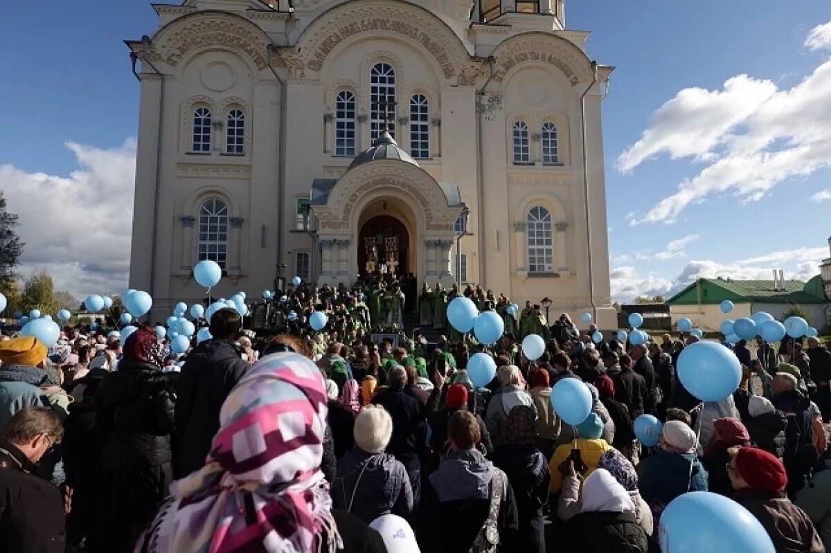    На Урале тысячи верующих отметили день памяти святого Симеона Верхотурского