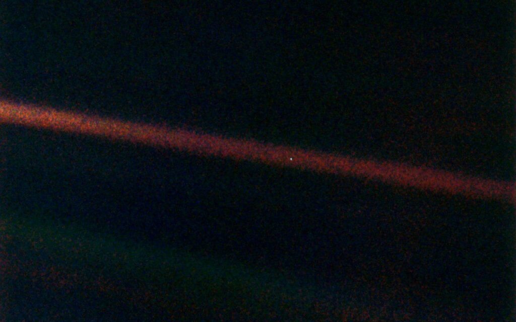 Фото: NASA. Фотография  Pale Blue Dot