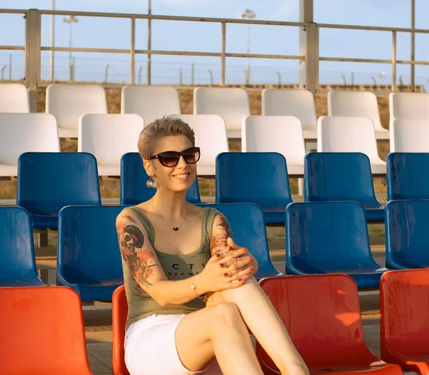 От шоколадки до Мерседеса: как женщины используют эмоции, чтобы получить желаемое?