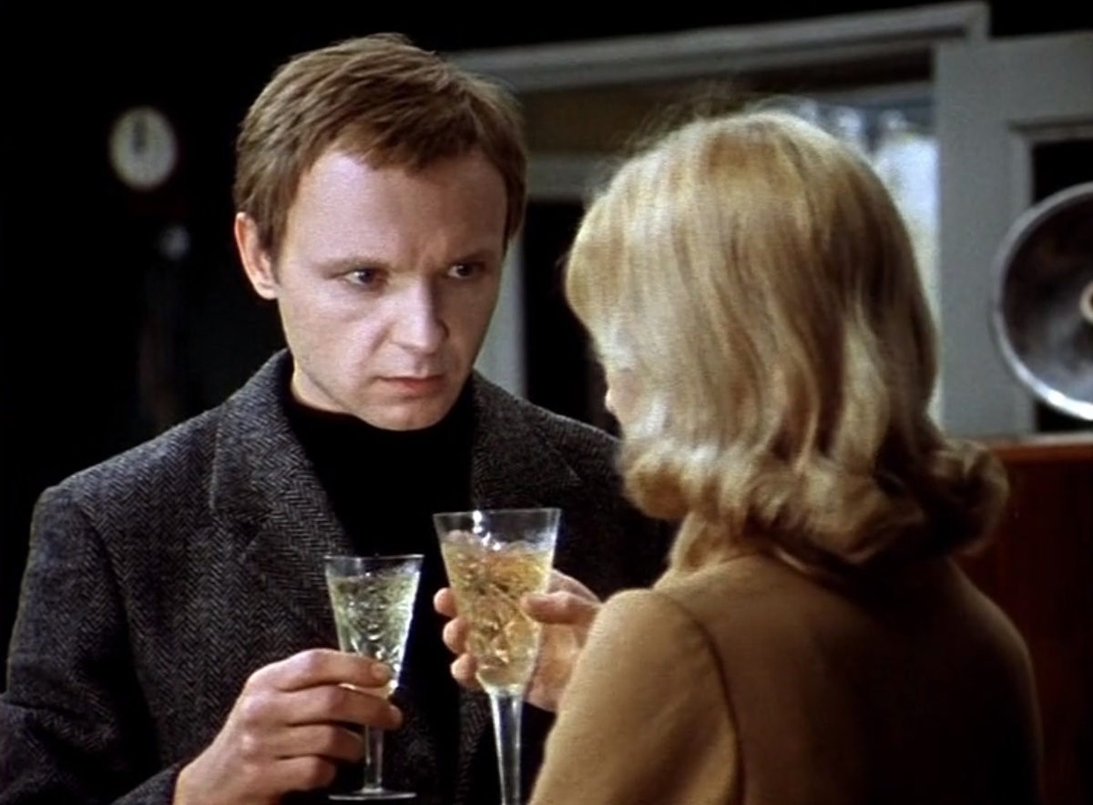 Влюбленные советские люди в самом известном кинофильме из СССР