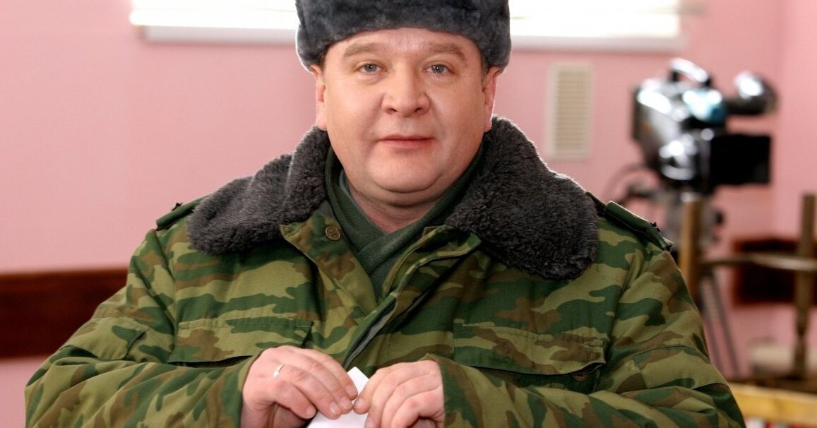 Роман Мадянов в роли подполковника Колобкова в сериале "Солдаты"