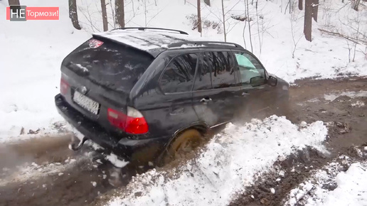 Download Video: Парня на BMW X5 застал нервный срыв от такого бездорожья. Кроссовер явно не рассчитан на такой offroad.