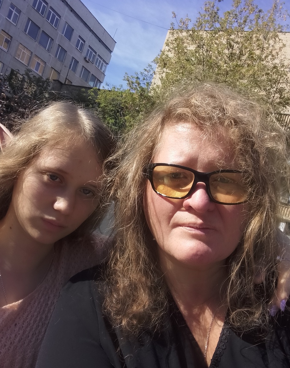 Это мы перед сентябрьской премьерой около ДК МАИ, где идёт спектакль