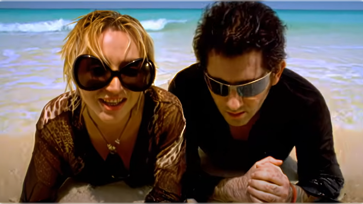 Кадр клипа на песню "Просто любить тебя" / youtube-канал Кристины Орбакайте