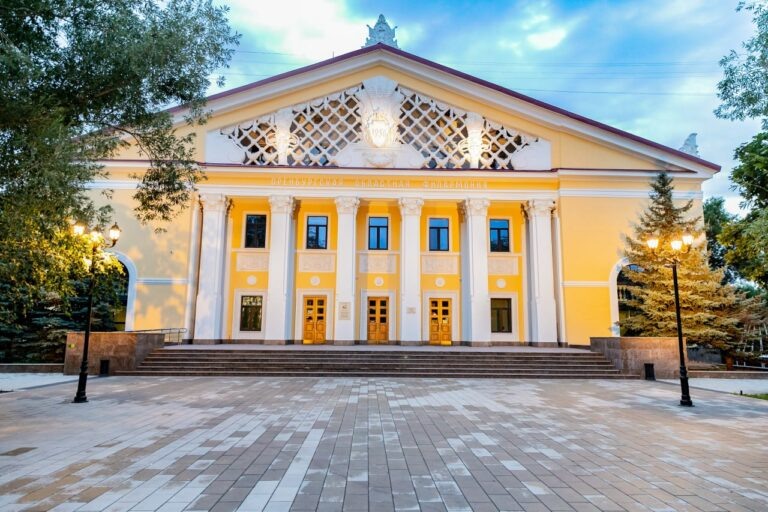    Оренбуржцы могут выиграть билеты на открытие сезона областной филармонии Марина Шарт