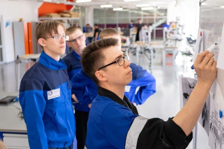    Педагог из Оренбурга вышел в финал Всероссийского конкурса «Мастер года» Андрей Севостьянов