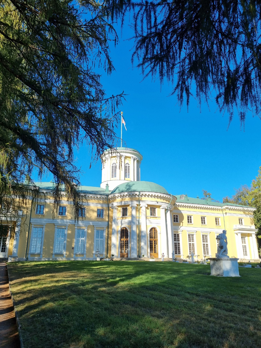 Музей - усадьба Архангельское. Дворец. Фото автора статьи.