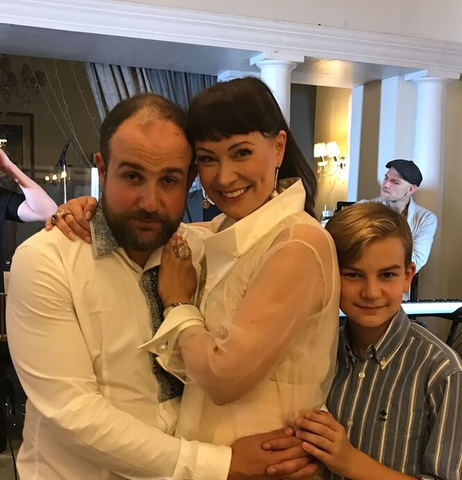 thevoicemag.ru (Александр Нестеров с женой и сыном)