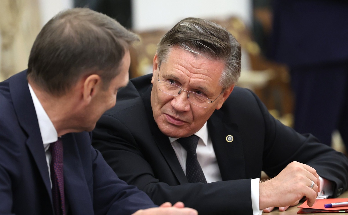 Сергей знает куда, а Алексей как это создать.