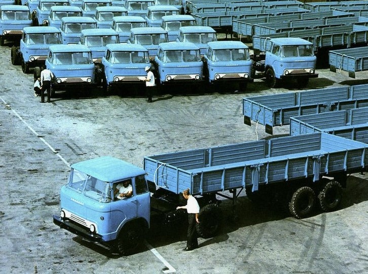 Решил выяснить, что сейчас выпускает Кутаисский автомобильный завод, который производил грузовики "Колхида"