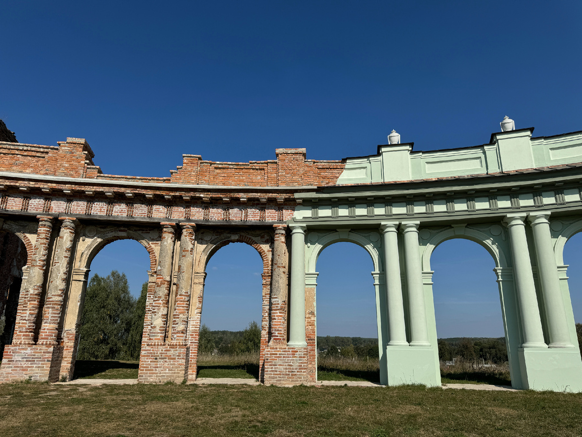 Встреча древности с современностью. Фото автора