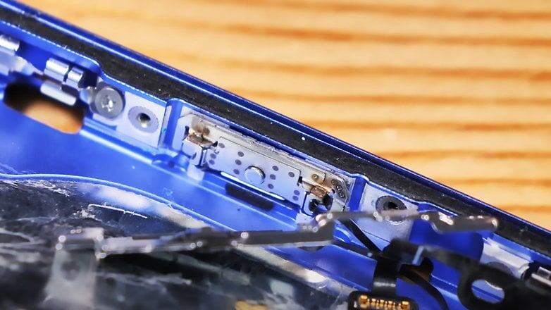 Внутреннее устройство управления камерой в Apple iPhone 16. 