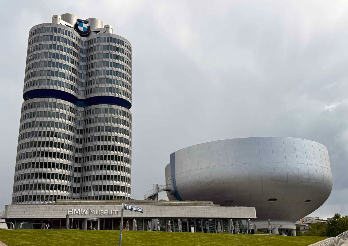 Здание музея и штаб-квартира БМВ
