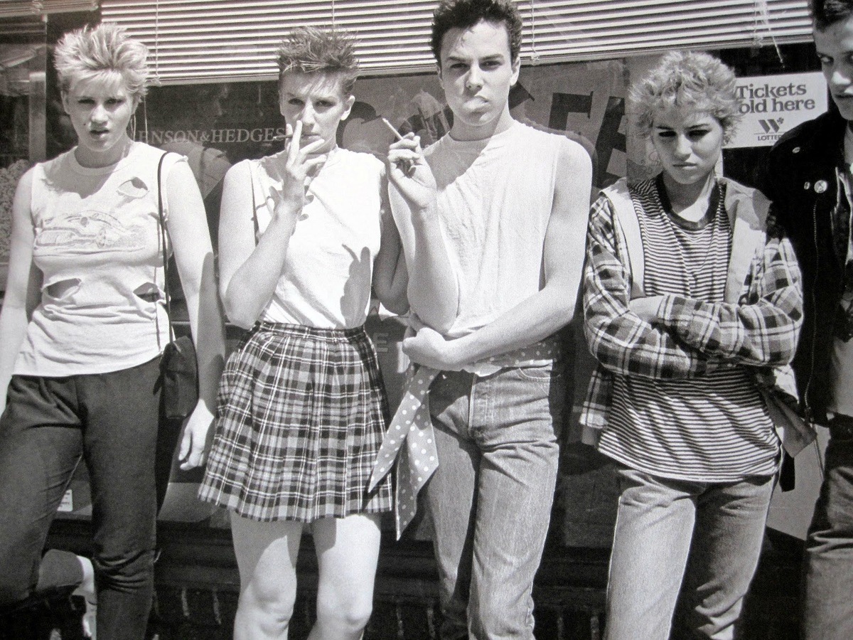 Молодёжь 80-х. Источник фото: https://magiya-vokrug.ru/molodej-80-x-godov