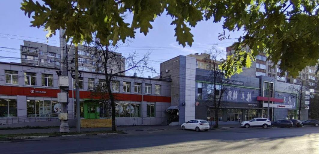 Чего-то не хватает...? Возможно, третьей "Пятерочки"?