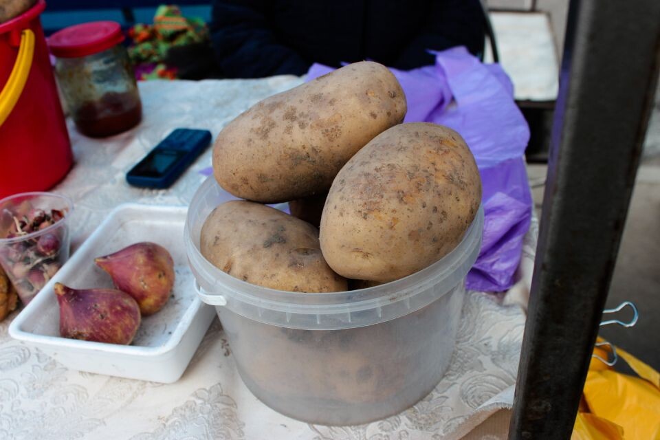    Торговля картофелем в Барнауле. 2024 год. Источник: Марина Евтушенко