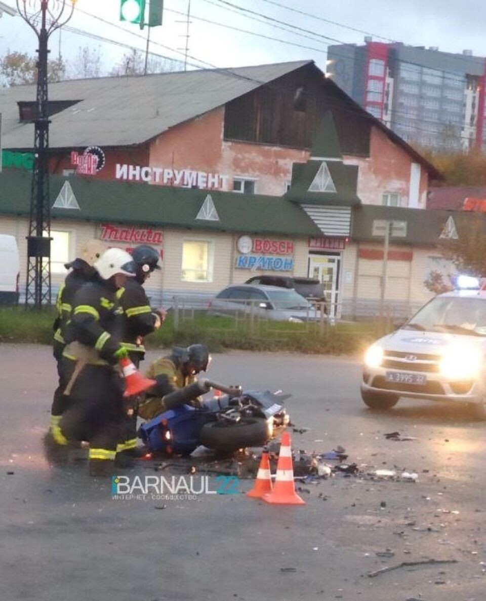    ДТП на пр. Калинина. Источник: t.me/barnaul22official