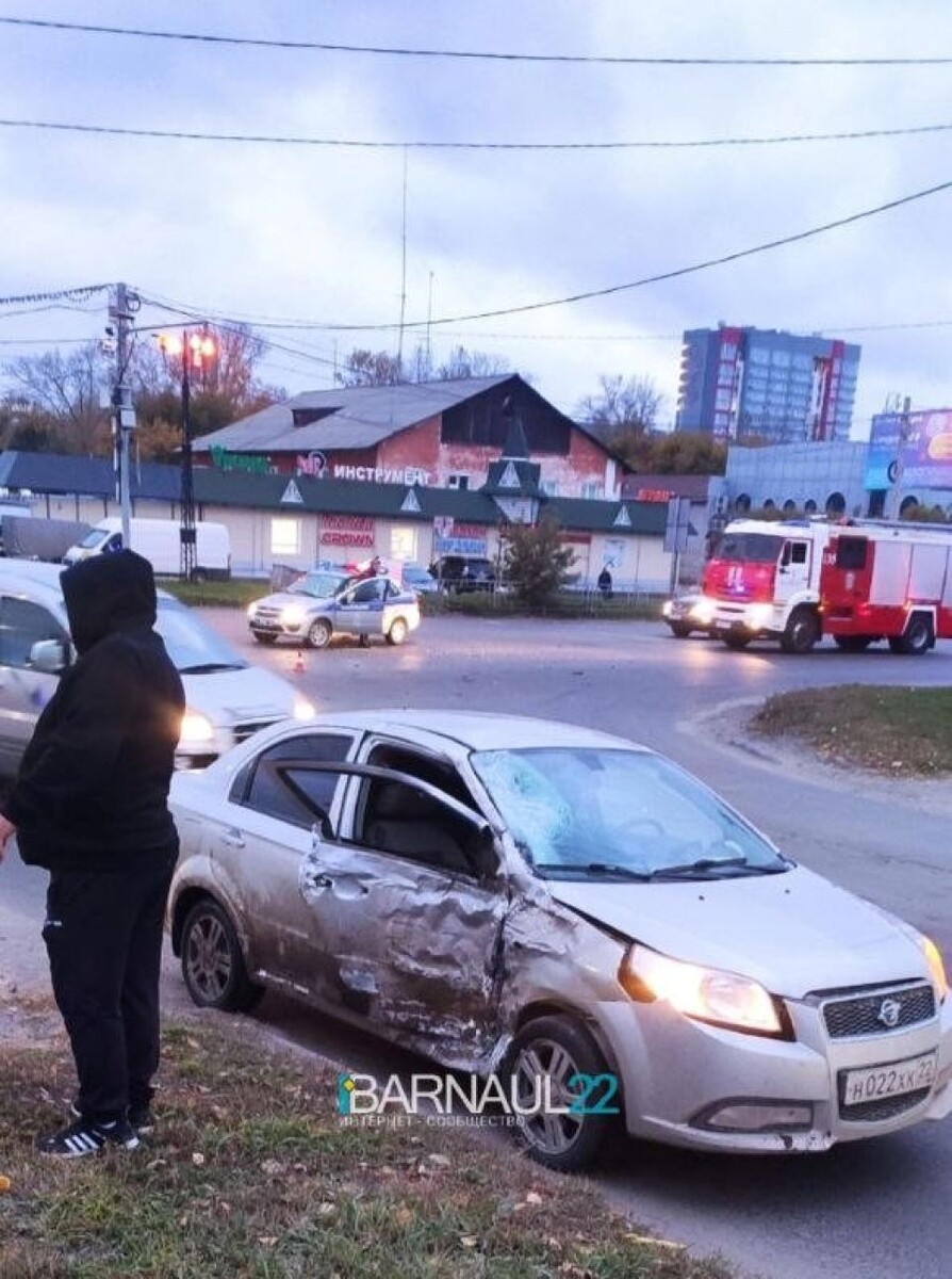    ДТП на пр. Калинина. Источник: t.me/barnaul22official
