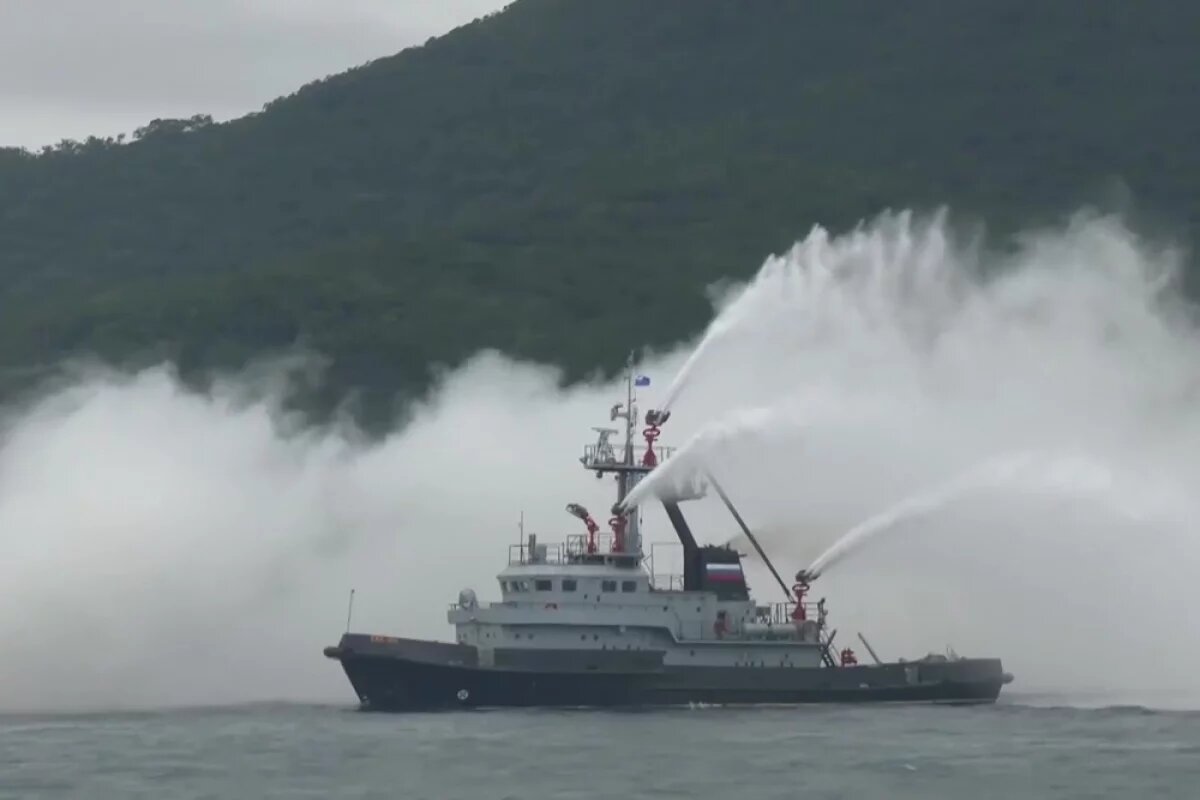    Корабли ВС РФ и НОАК отработали в Охотском море маневрирование