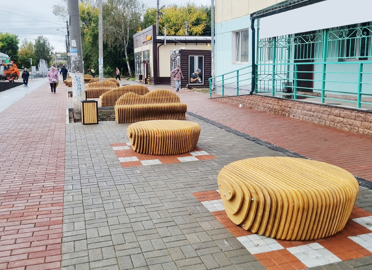В сентябре Кунгурский Арбат украсили красивые деревянные скамейки
