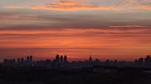 Расслабляющее и медитативное видео. Яркие краски утреннего неба 🌆