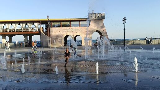 下载视频: КРЫМ сегодня Прогулка по Набережной Терешковой . Показываю Всю Правду. Крым на Ладони