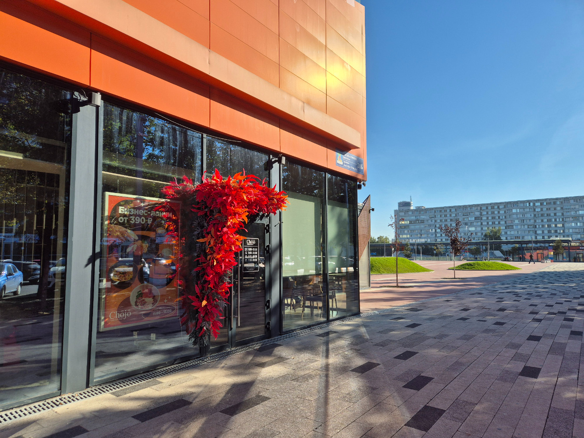 Набережные Челны,  площадь Азатлык